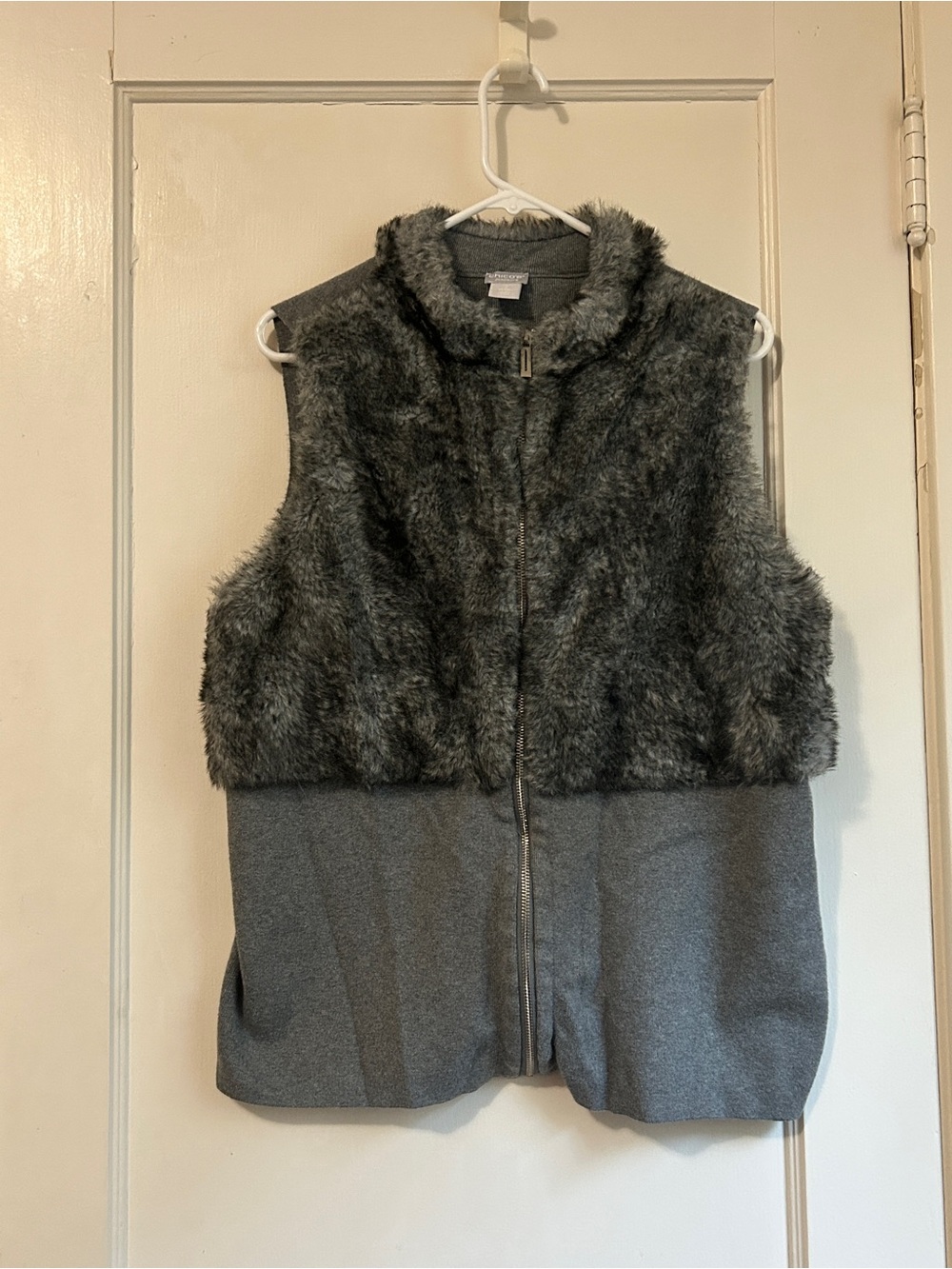 Women’s Gray Faux Fur & Knit Hybrid Vest with Zip - Size Large